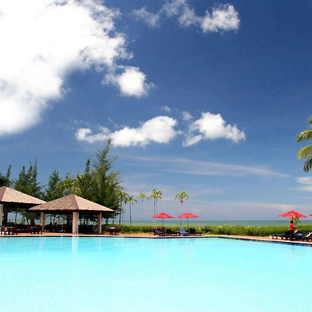 Miri Marriott Resort & Spa Εξωτερικό φωτογραφία The pool at the Royal Island Resort and Spa