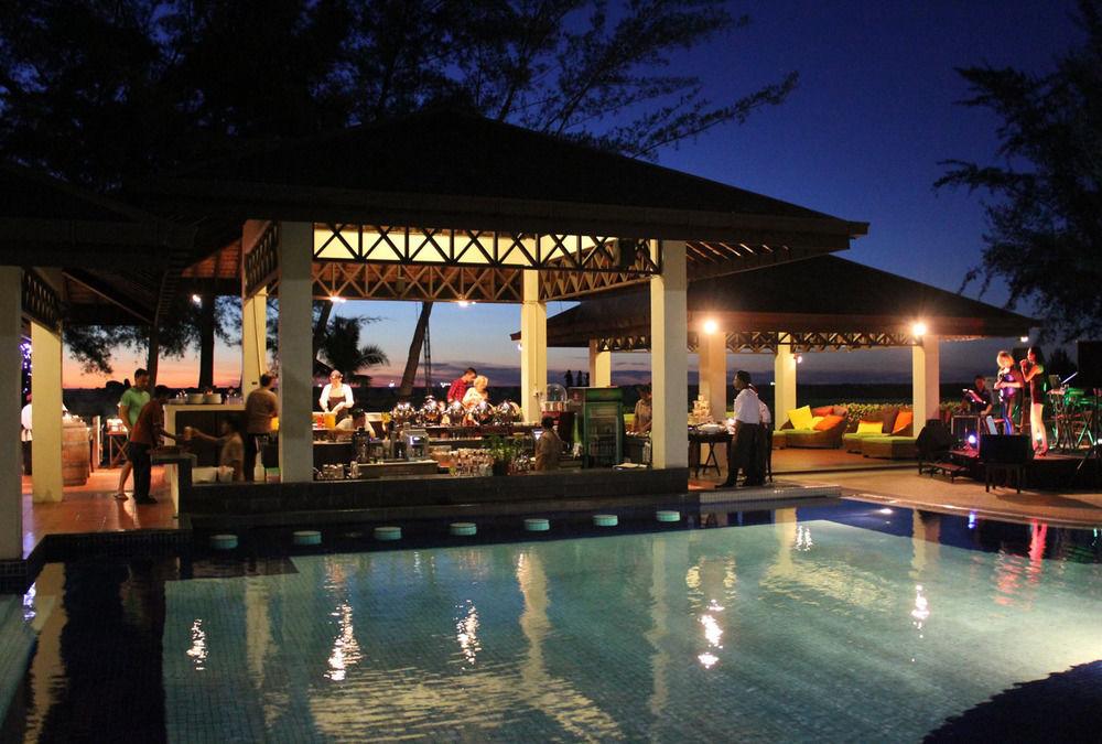 Miri Marriott Resort & Spa Εξωτερικό φωτογραφία The pool at the resort