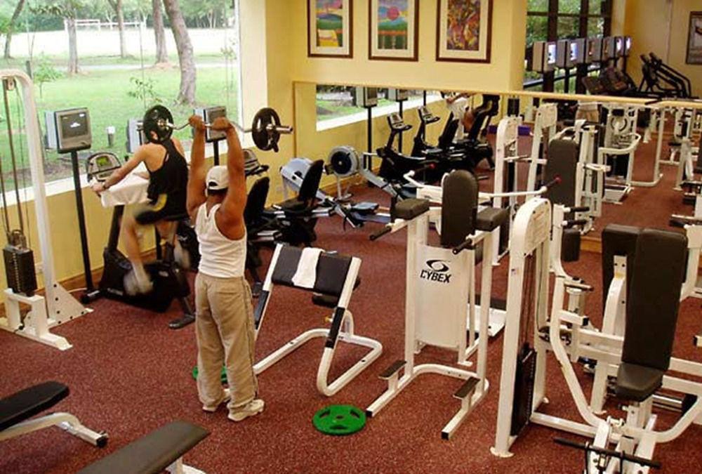Miri Marriott Resort & Spa Εξωτερικό φωτογραφία A typical gym