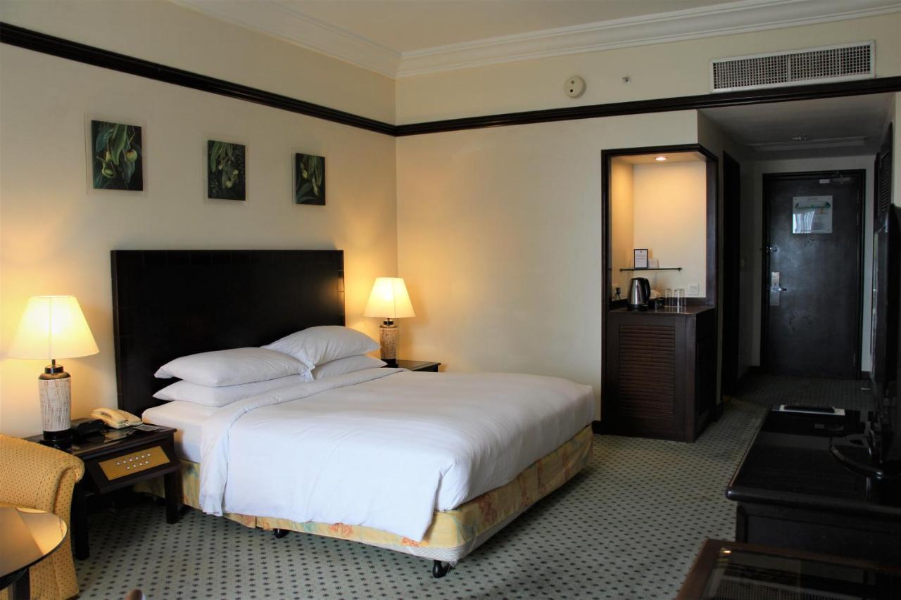 Miri Marriott Resort & Spa Εξωτερικό φωτογραφία A room at the hotel