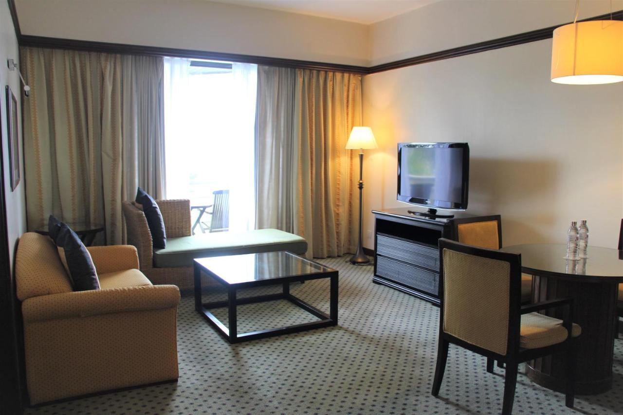 Miri Marriott Resort & Spa Εξωτερικό φωτογραφία A living room in a suite