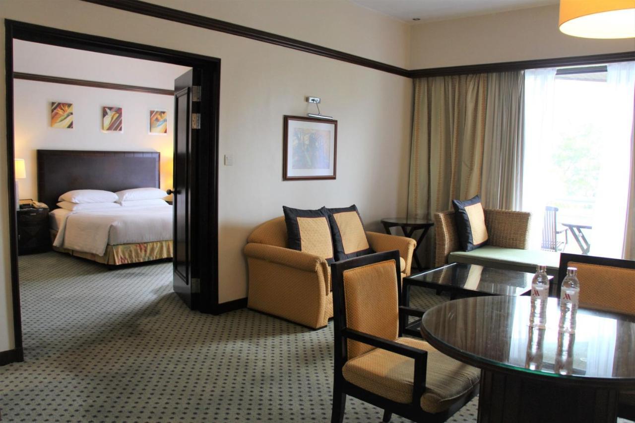 Miri Marriott Resort & Spa Εξωτερικό φωτογραφία A suite at the Shangri-La Hotel, Kuala Lumpur