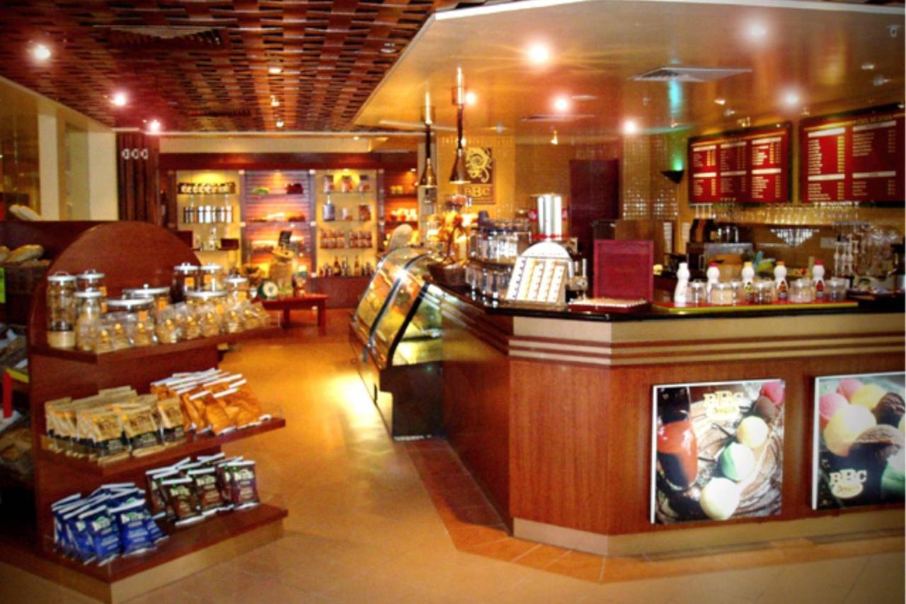 Miri Marriott Resort & Spa Εξωτερικό φωτογραφία A typical coffee shop