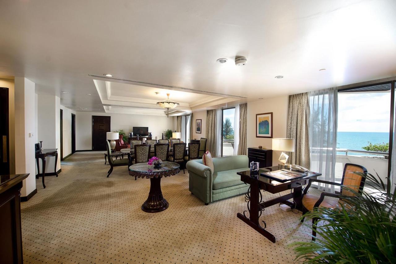 Miri Marriott Resort & Spa Εξωτερικό φωτογραφία A suite at the Shangri-La Hotel, Kuala Lumpur