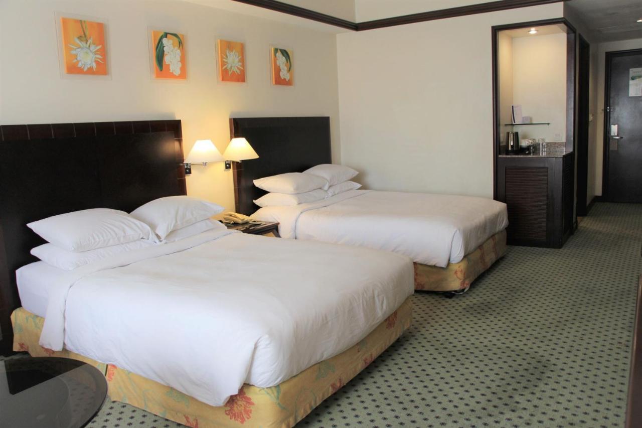 Miri Marriott Resort & Spa Εξωτερικό φωτογραφία A room at the hotel