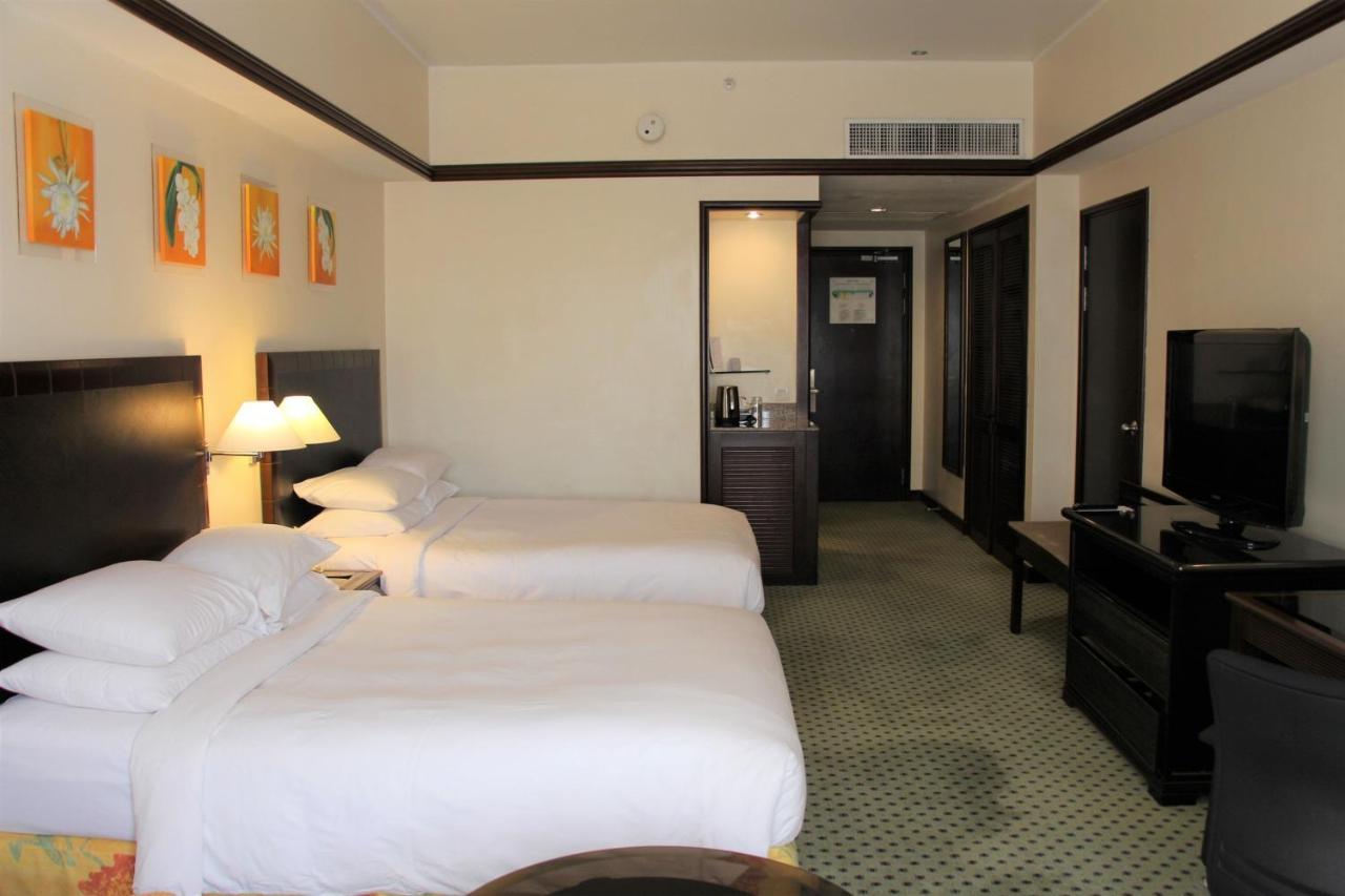 Miri Marriott Resort & Spa Εξωτερικό φωτογραφία A room at the hotel