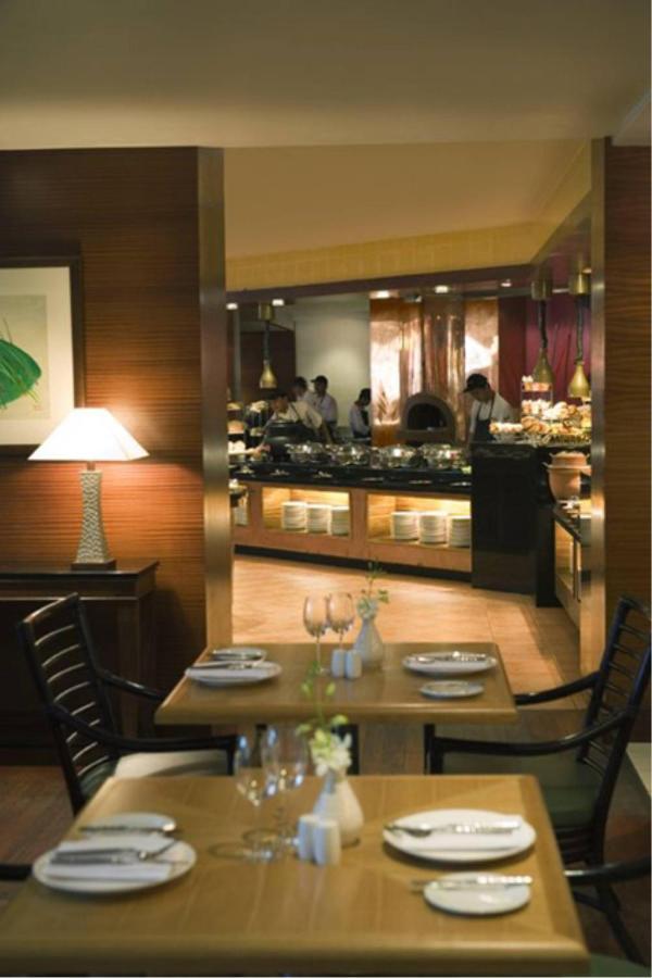 Miri Marriott Resort & Spa Εξωτερικό φωτογραφία The Club Lounge at KLIA
