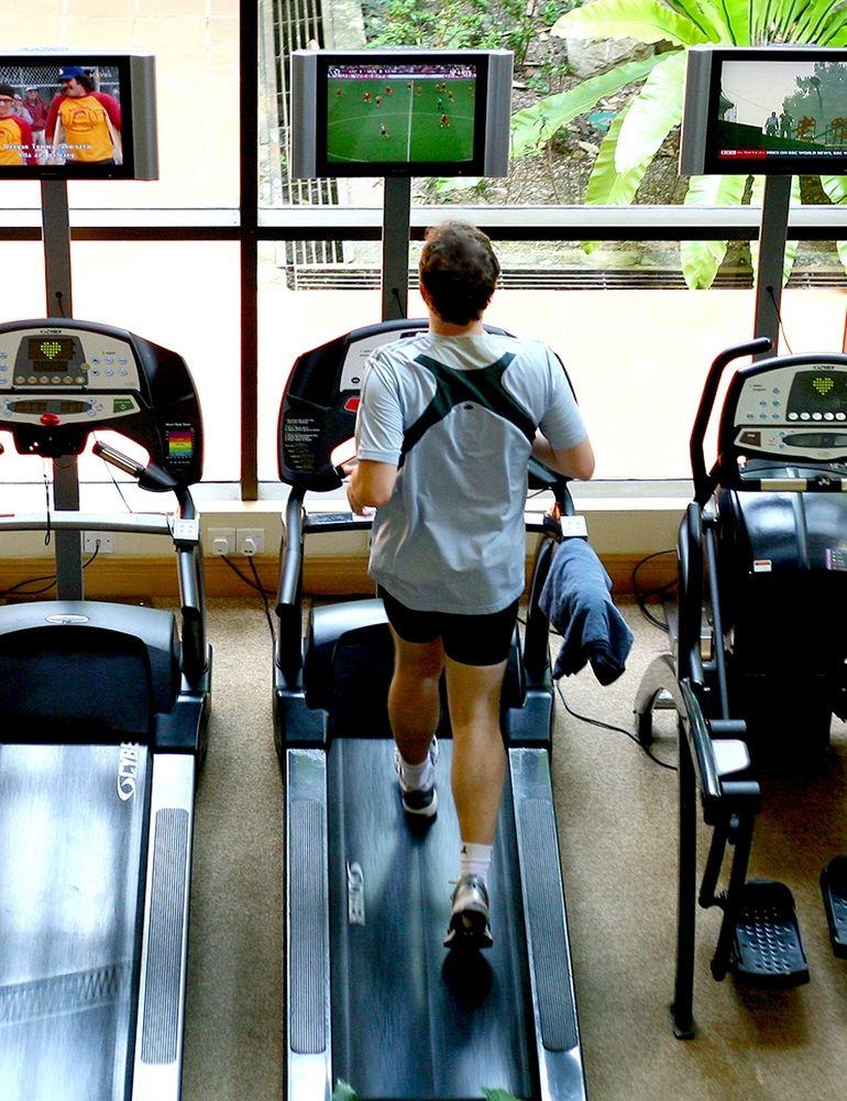 Miri Marriott Resort & Spa Εξωτερικό φωτογραφία A treadmill in use