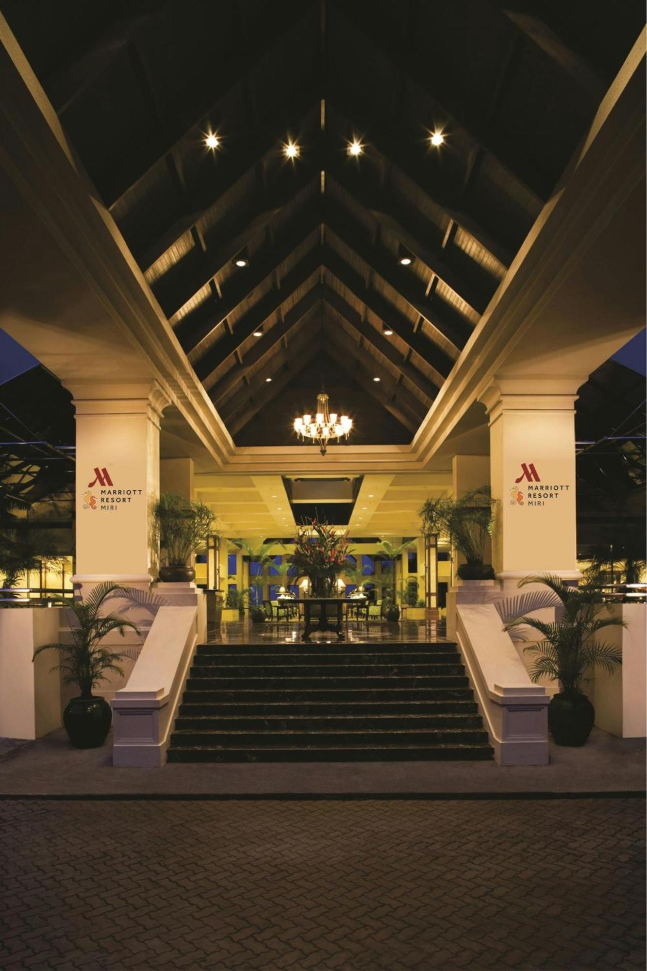 Miri Marriott Resort & Spa Εξωτερικό φωτογραφία The hotel's entrance