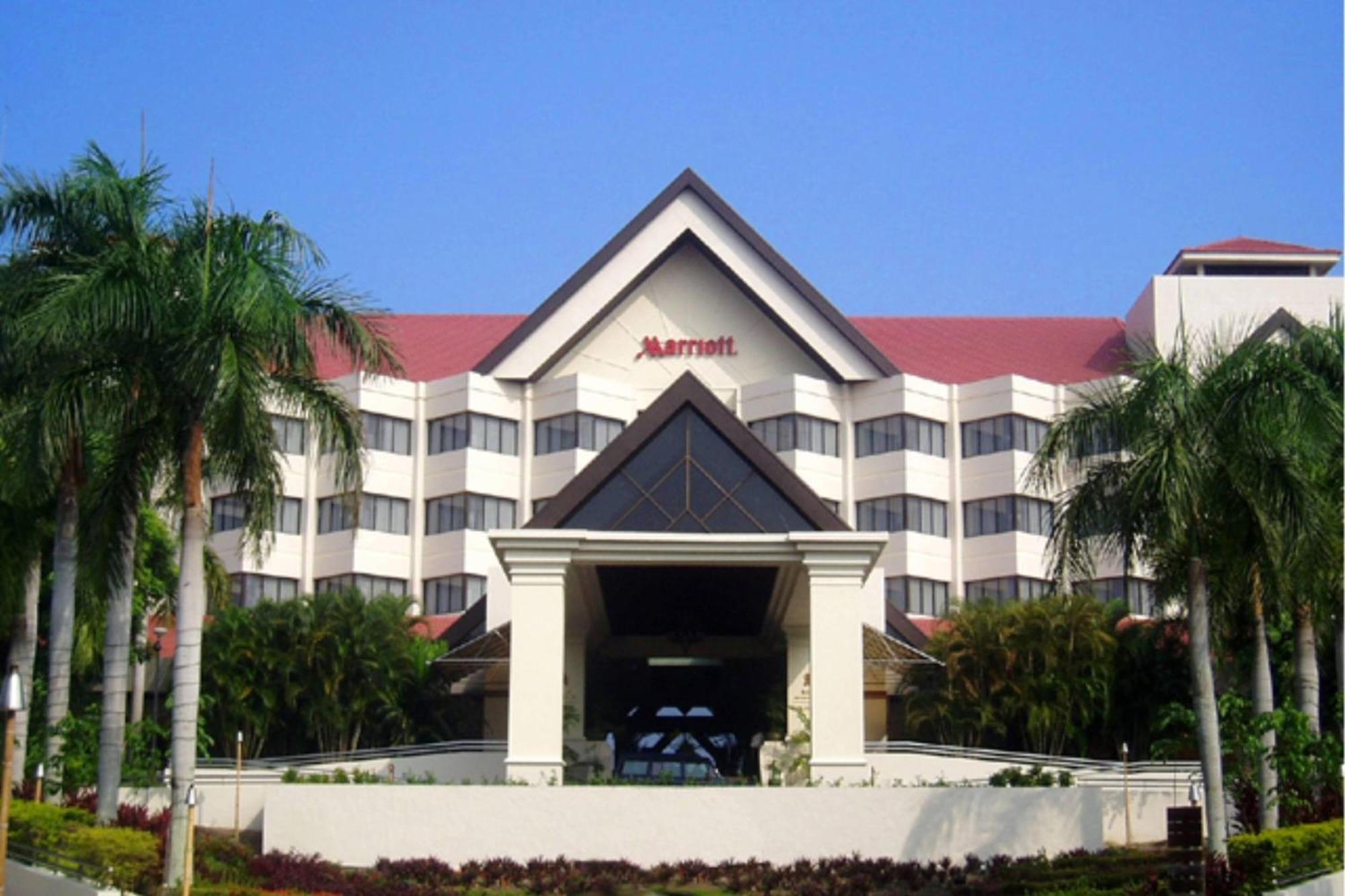 Miri Marriott Resort & Spa Εξωτερικό φωτογραφία The hotel's main entrance