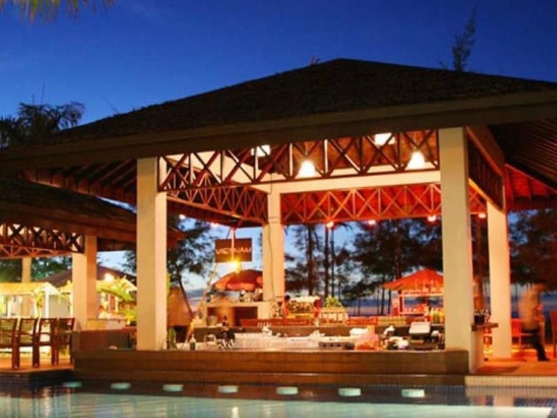 Miri Marriott Resort & Spa Εξωτερικό φωτογραφία The poolside bar at the resort
