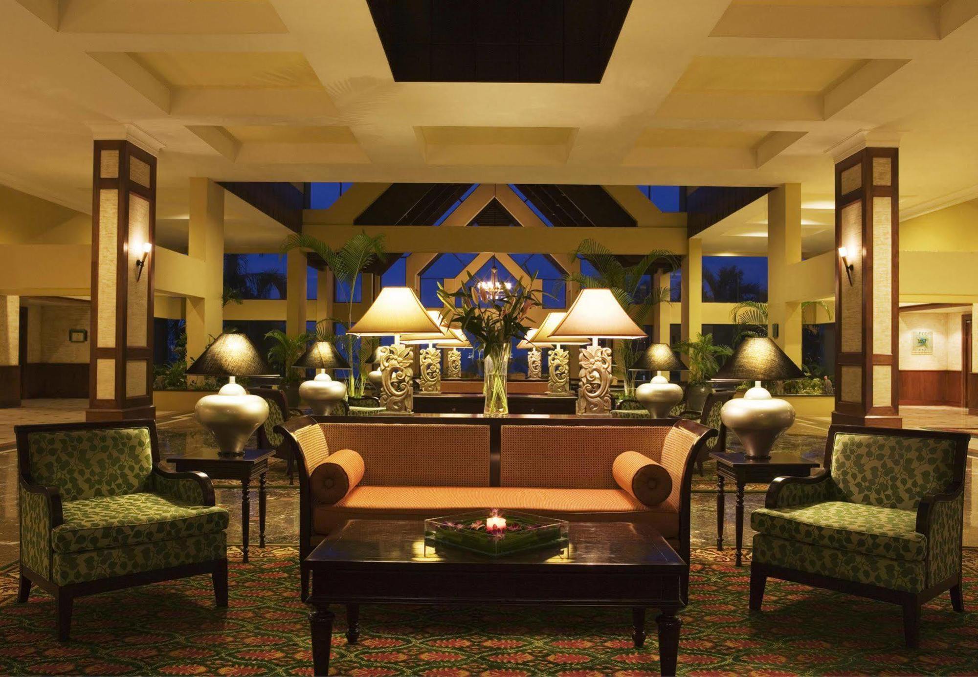 Miri Marriott Resort & Spa Εσωτερικό φωτογραφία The lobby of the hotel
