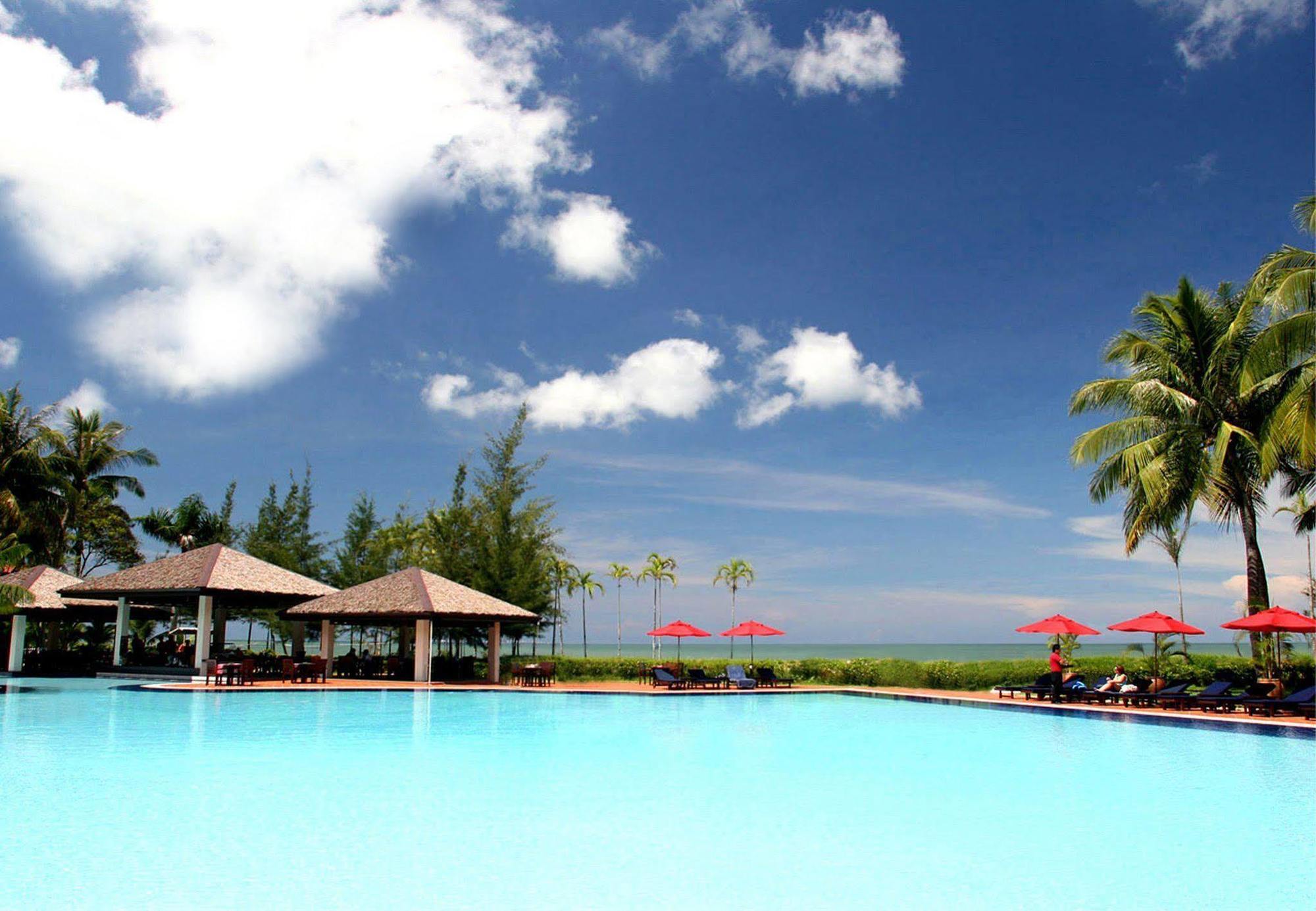 Miri Marriott Resort & Spa Εξωτερικό φωτογραφία The pool at the Royal Island Resort and Spa